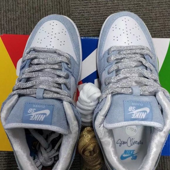 Athletic_Shoes